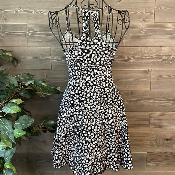 So extra small, spaghetti strap, Daisy summer dress - Picture 6 of 8